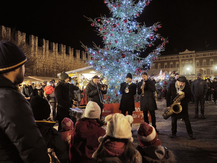 Notizie Sul Natale.Trento Villaggio Di Natale Claudia Farina